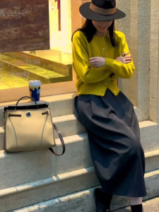 Black Bloom Half Skirt Womens Spring 2025 High Waist Slimming Loose Lantern Style Midi Skirt Fashionable And Elegant