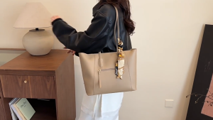 Tote Bag Wanita Tas Bahu Wanita Import Free Gantungan Tas - 820