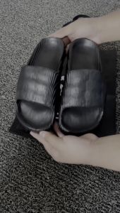 Rootly - Sandal Slop Cowok Kekinian Adillete Slide on Hitam Empuk