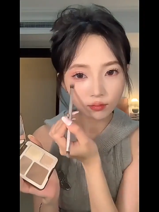 4-Color Contouring & Highlighting Powder Palette Matte Blush Long-Lasting High-Shine Makeup Palette Shading Powder Concealer & Highlighter & Shimmering Powder