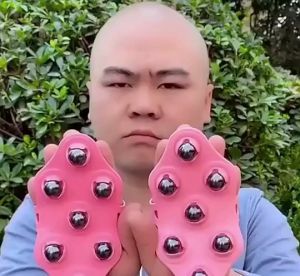 Bi massage body gắn bàn tay có loại 7 bi từ tính (Nam châm)