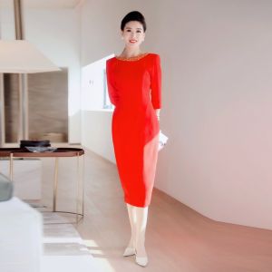 ชุดราตรีผู้หญิงสีแดงหรูหรา ชุดการแสดงงานปาร์ตี้ ชุดราตรีผู้หญิง ชุดเดรสยาวปานกลาง ชุดทำงาน ชุดทำงาน ชุดทำงาน