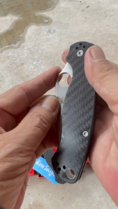 มีดพับด้ามจับเคฟล่าร์ (Kevlar) spyderco รุ่นC81CF ด้ามจับวัสดุคาร์บอนไฟเบอร์ลายเคฟล่าสวยๆ มีดพกพา มีดเดินป่า ตั้งแคมป์