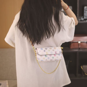 Elegant White Small Crossbody Bag for Women Autumn Winter Stylish Commuter Handbag Urban Minimalist Style Magnetic Buckle Closure