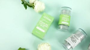 MOOYAM GREEN TEA CLAY MASK STICK 40G: Masker Perawatan Jerawat, Komedo, Pori Besar & Wajah Berminyak