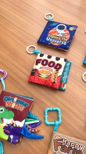 Sách vải - Sách vải cho bé kích thích thị giác với nhiều chủ đề bằng tiếng anh giúp bé vừa học vừa chơi Tiibaby