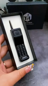 HỘP QUẸT BẬT LỬA GA KHÒ HÌNH CHIẾC ĐIỆN THOẠI NHỎ NHỎ XINH XINH THIẾT KẾ KIM LOẠI FULLBOX MỚI LẠ