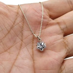 - จี้ เงินแท้ 92.5% งานส่งออก ฝังด้วยเพชรสวิส cz เกรด 5A เจียรูปดอกไม้ เม็ดใหญ่ เล่นไฟสุดๆครับ หนัก 1.3 กรัม เคลือบทองคำขาวแล้วครับ ใส่ไม่ดำ