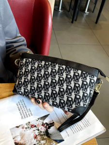 Elegant Canvas Clutch Bag for Women High-End Fashionable Can Hold Mobile Phone Suitable for Casual Occasions Medium Size