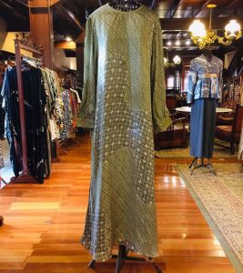 Ziya Dress by Dian Pelangi LIMITED EDITION Busana Muslim Maxi Gamis Abaya Kaftan Gaun Outfit Casual Formal Pesta Pernikahan Kondangan Wanita Hijaber Cantik Anggun Modis Modern Elegan Mewah Model Korea Terbaru Motif Batik Cap Kekinian
