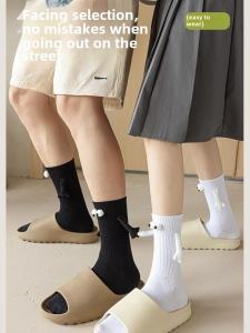 Couples Magnetic Absorption Socks Cute Holding Hands Design Mid-Calf Funny Sticky Socks for Autumn And Winter Cotton Blend