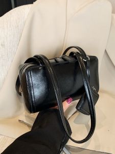 กระเป๋าสะพายข้างทรงสี่เหลี่ยมอเนกประสงค์สไตล์ย้อนยุคสำหรับผู้หญิงในฤดูใบไม้ร่วงและฤดูหนาวปี 2024 กระเป๋าสะพายข้างแบบพกพาใต้วงแขนสำหรับใส่ไปทำงาน