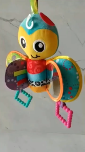 Playgro Busy Bee Stroller Friend Toys Mainan Gantung Anak Bayi Boneka Plush Lucu