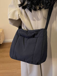 Spring Casual Womens Large Capacity Pure Color Single Shoulder Bag Trendy Commuter Bucket Bag Canvas Zipper Korean Style