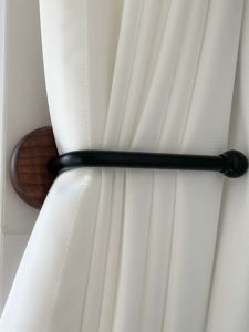 Khóa Cửa Sổ Bằng Gỗ Óc Chó Không Cần Khoan Phong Cách Mới Trung Quốc Không Cần Dây Buộc Móc Treo Rèm Phòng Tắm Khóa Cố Định