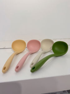 Food Grade Silicone Soup Spoon Large Size Noodle Spoon Auxiliary Food Spoon High Temperature Resistant Porridge Spoon for Home Use