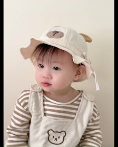 [พร้อมส่ง] หมวกปีกรอบเด็กหูหมีนุ่ม ลายหมีสุดน่ารัก รอบศีรษะ 46–48 cm ใส่ได้ 6 เดือน – 2 ขวบ กันแดดระบายอากาศดี ใส่สบาย หมวกหูหมี หมวกเด็กชาย หมวกเด็กหญิง หมวกแฟชั่นเด็ก หมวกเด็กอ่อน หมวกเด็กน่ารัก สายรัดคาง ปรับขนาดได้ มี 4 สีให้เลือก