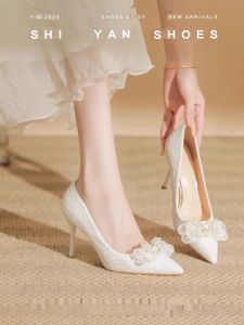 รองเท้าแต่งงานสีขาว ส้นสูง สไตล์เกาหลี หรูหรา ระบายอากาศได้ดี รองเท้าแต่งงานสำหรับผู้หญิง ดีไซน์สุดหรู สำหรับงานแต่งงาน