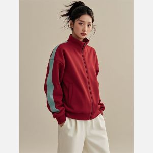 เสื้อแจ็คเก็ตฮู้ดสีแดงสไตล์จีนใหม่ฤดูใบไม้ร่วงปี 2025 สำหรับผู้หญิง ทรงหลวม ปกติ แขนยาว ปกติ ซิป คอตั้ง แฟชั่นสตรีท