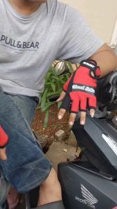 Sarung Tangan Motor Setengah Jari Terbuka - Merah Hitam