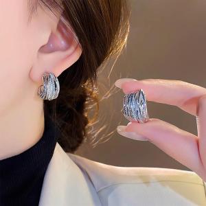 Huitan Luxury Women Hoop Earrings Line Design Fashion Metal Accessories for Wedding Engagement Elegant Lady Versatile Jewelry