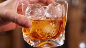 9 Grid Soccer Ball Silicone Ice Cube Tray 3D Football Shape Ice Mold with Lid Reusable Ice Ball Maker for Whiskey Cocktail
