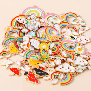 จี้ทรงเสน่ห์ก้อนเมฆสีรุ้งเคลือบ10/20ชิ้นแบบคละสีสำหรับทำต่างหูแบบ DIY สร้อยข้อมือสร้อยคอเครื่องประดับสำหรับวันหยุดฤดูร้อน