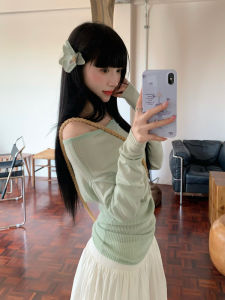 เสื้อยืดแขนยาวบางเฉียบไหล่เดียวสำหรับผู้หญิง ทรงสลิมฟิต สไตล์หวานและเผ็ดร้อน ฤดูใบไม้ร่วง ปี 2025 เสื้อชั้นในสีเขียว
