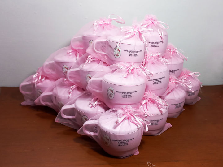souvenir new born, ulang tahun, pernikahan, 7bulanan, tidak siten,aqiqah,  khitan, lulusan, arisan, perpisahan, kenang kenangan 15 pcs cangkir tutup 