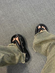 รองเท้าแตะส้นหนาสำหรับผู้หญิงในช่วงฤดูร้อน รองเท้าแตะชายหาดกันลื่นกันกลิ่นแฟชั่นใหม่ รองเท้าแตะแบบสวมสบายสำหรับใส่ไปชายหาด