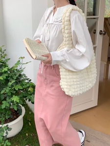 NIkyLundun กระเป๋าสะพายไหล่ฟองเมฆกระเป๋าพับความจุขนาดใหญ่กระเป๋าถืออเนกประสงค์กระเป๋าใต้วงแขนเรียบง่าย