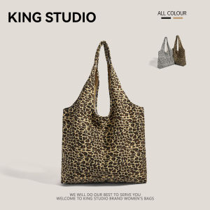 Casual Tote Bag with Single Shoulder Strap Large Capacity Leopard Print Canvas Bag for Students and Commuters