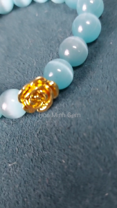 Vòng tay phong thủy đá Mắt Mèo màu xanh biển size hạt 10 li phối charm hoa xi mạ cao cấp hợp mệnh Mộc Thủy Hỏa | Hoa Minh Gem