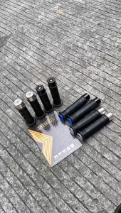 PAKET Handgrip Rubber Super Soft Grip Sisik Moscow Original Strip SEPASANG New Universal HAND GRIP MODEL SISIK ITALY B2048 RUBER KARET HANFAT HANDFAT TANGAN GAGANG MOTOR + JALU STANG CNC C46 MODEL BULAT ORIGINAL BANDUL STANG BAR END STANG BALANCER MOTOR