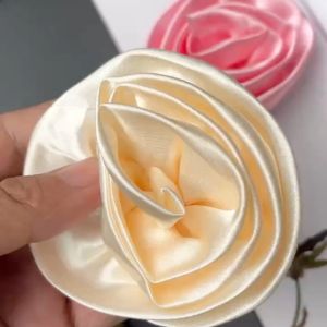 Hoa hồng lụa cài áo size 8cm nhiều màu