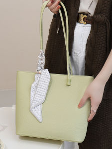 Fashionable Large Capacity Tote Bag Underarm Commuter Bag for Women Stylish Versatile Single Shoulder Bag Soft PU Leather