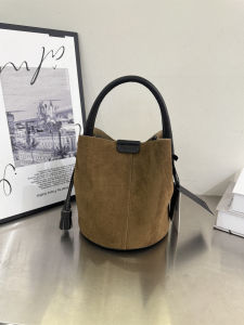Fashionable Versatile High-End Suede Bucket Handbag Womens Commuter Bag Crossbody Shoulder Bag British Style Magnetic Buckle