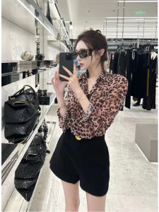 เสื้อเชิ้ตแขนยาวลายเสือดาวสีชมพูคอวีสไตล์เกาหลีสำหรับผู้หญิง ทรงสลิมฟิต สวมใส่สบาย ลำลอง แฟชั่น ฤดูร้อน 2024