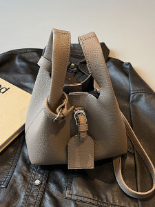 Fashionable Bucket Bag Womens Handbag 2025 Autumn Winter Outing Small Bag High Quality Retro Commuting Crossbody Basket Bag