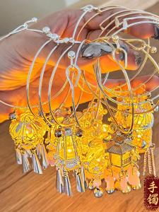 New Chinese Style Glowing Bracelet Delicate Bracelet with Lamp Ancient Palace Bell Pendant Hanfu Accessories Alloy Plated Silver Gold