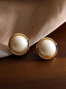 French Style Pearl Earrings Womens Silver Needle Metal Frame round Shape Fashionable Jewelry Simple Love Acc Private Label