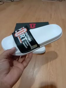 KIDZTUBS Sandal Anak Laki Laki Karet Slipper Slide Selop Slipon Jepit Karakter Warna Hitam Usia 6-10 Tahun 1437100424