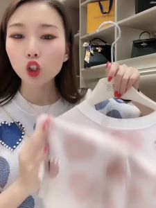 Ice silk thin heart short-sleeved T-shirt for women new summer design niche beaded top short knitted sweater trend F1109