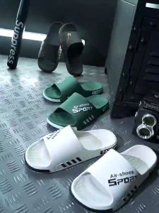 รองเท้าแตะขนาดใหญ่สำหรับผู้ชายและผู้หญิงสำหรับสวมใส่กลางแจ้งในร่มบ้านInsผู้ชายลื่นรองเท้าแตะคู่นักเรียน เทรนด์ของผู้ชาย