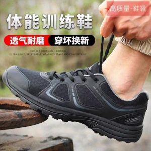 รองเท้าฝึกซ้อมกลางแจ้งสำหรับผู้ชาย สีดำ รองเท้าวิ่งระบายอากาศได้ดี พื้นนุ่ม น้ำหนักเบา สำหรับใช้ในฤดูใบไม้ผลิและฤดูร้อน