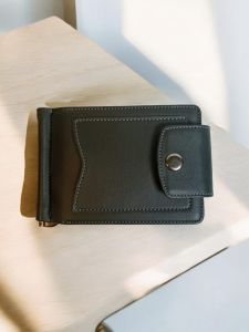Dompet money clip yang modernd muat 30 uang kertas