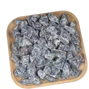 Bagged dried fruits and candied sweet and sour seedless dried plums  话梅粒