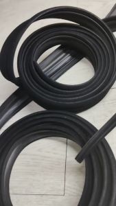 Runcanel Karet Keliling Kaca Pintu Depan Kijang Kapsul