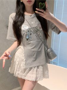 GUZILIAN | เสื้อยืดแขนสั้นผู้หญิงพร้อมขอบลูกไม้ลายผีเสื้อ กระโปรงสั้นเอวสูง ชุดแฟชั่นฤดูร้อน ทรงเข้ารูป ดีไซน์เก๋ไก๋