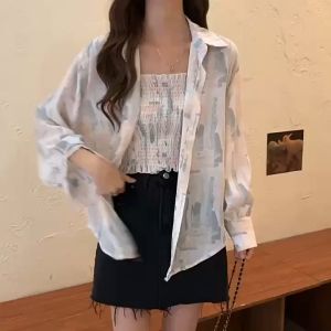 ZY SHOP เซ็ตเสื้อสองชิ้น สายเดี่ยวแมทช์มากับเสื้อคลุมเชิ้ตแขนยาว ลายมัดย้อม เสื้อแยกชิ้น ดีไซน์สไตล์เกาหลี เหมาะกับซัมเมอร์ลุคสุดๆ ใส่เที่ยวทะเล คาเฟ่